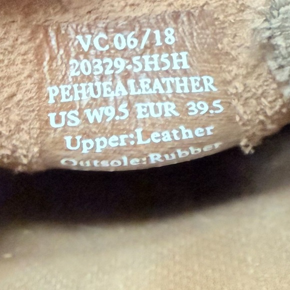 OLUKAI Pehuea Leather Slip-On shoes, women’s 9.5. - Picture 9 of 9